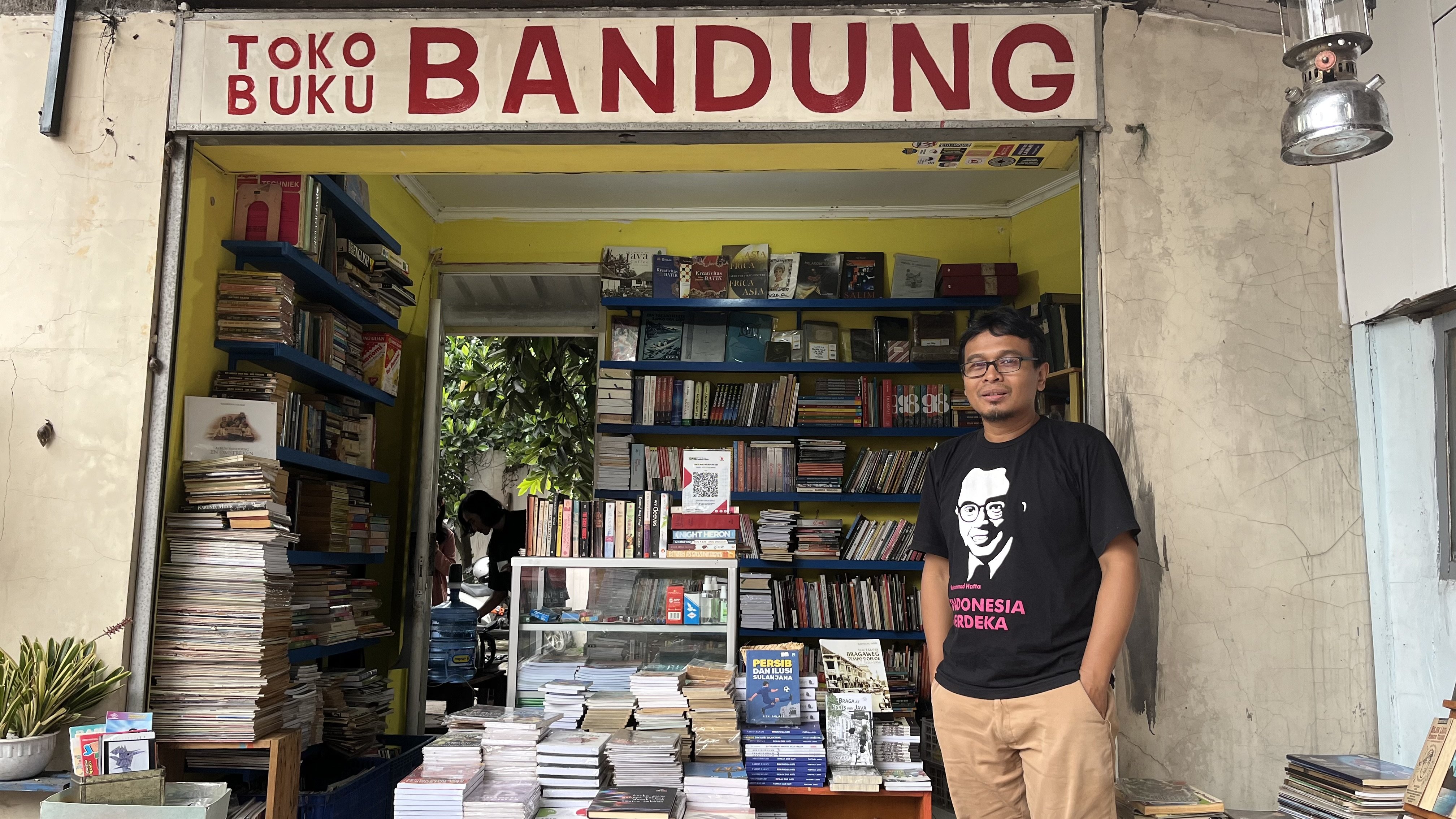 Deni Rachman, pegiat literasi di Kota Bandung (Foto : Tiwi Kasavela)