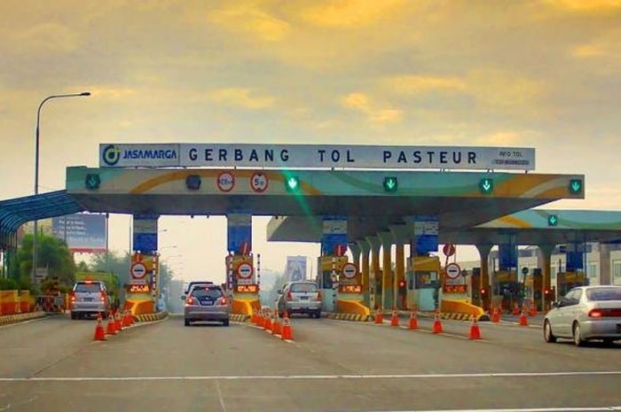 Tol Pasteur menjadi salahsatu gerbang tol menuju Kota Bandung