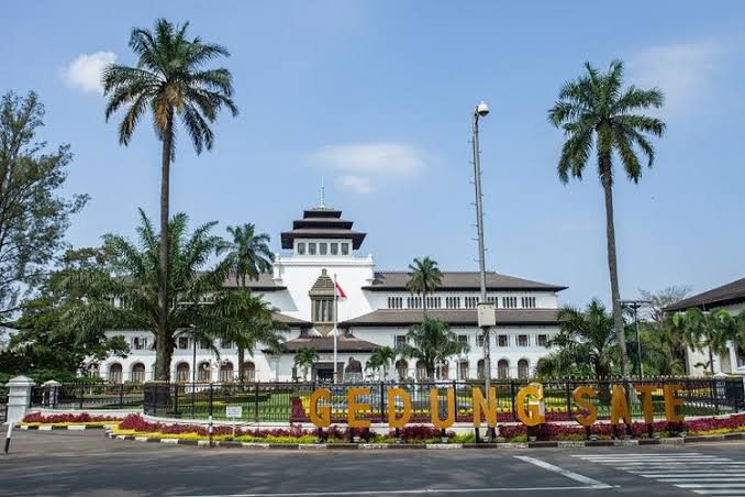 Bangunan Bersejarah Gedung Sate di di Jalan Diponegoro nomor 22 Kota Bandung, Saat Ini Menjadi Kantor Gubernur Jawa Barat, -Istimewa-